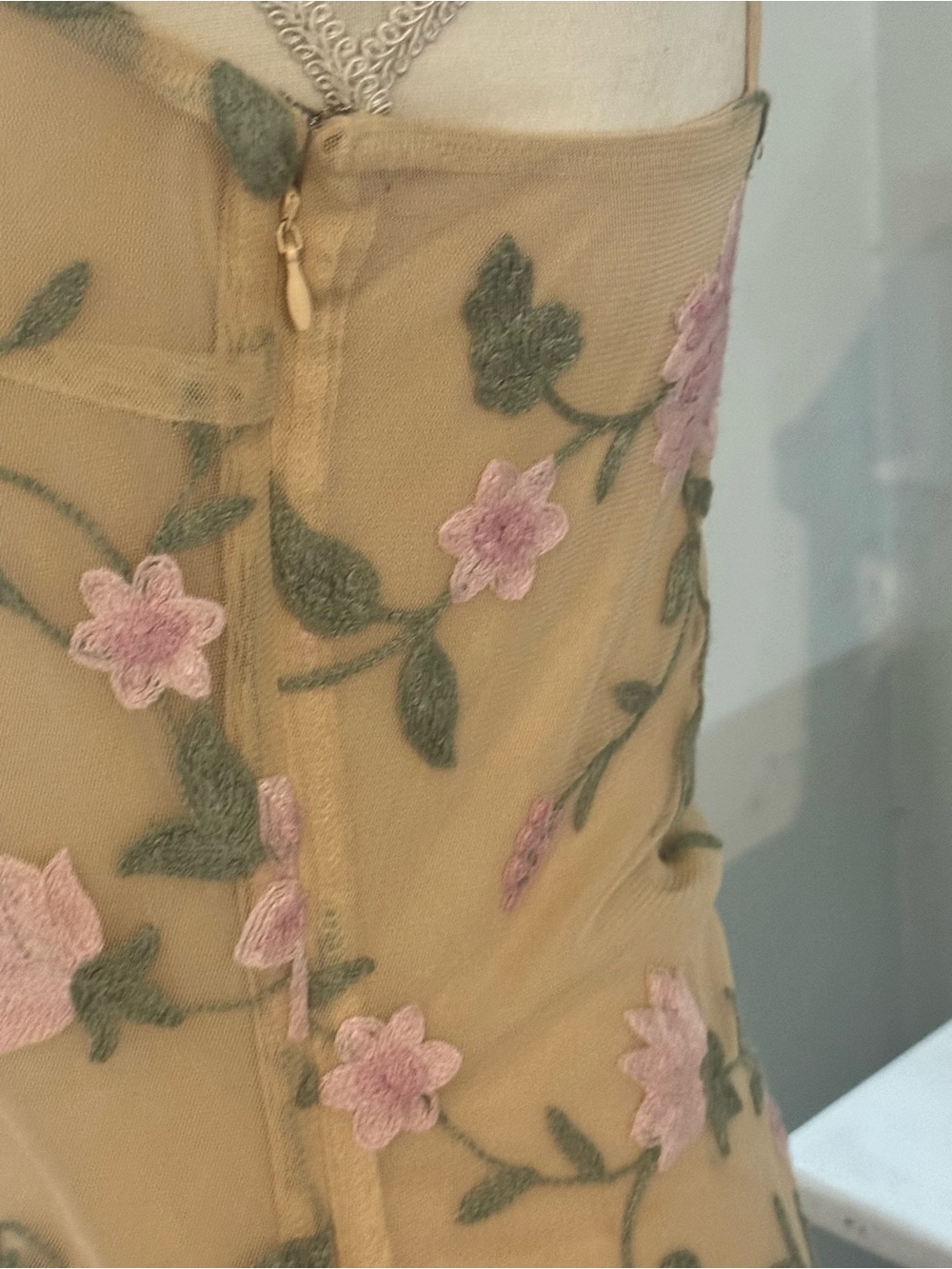 Kendall & Kylie Romance Floral Mini Dress Nude Size 0/2 - Picture 4 of 11